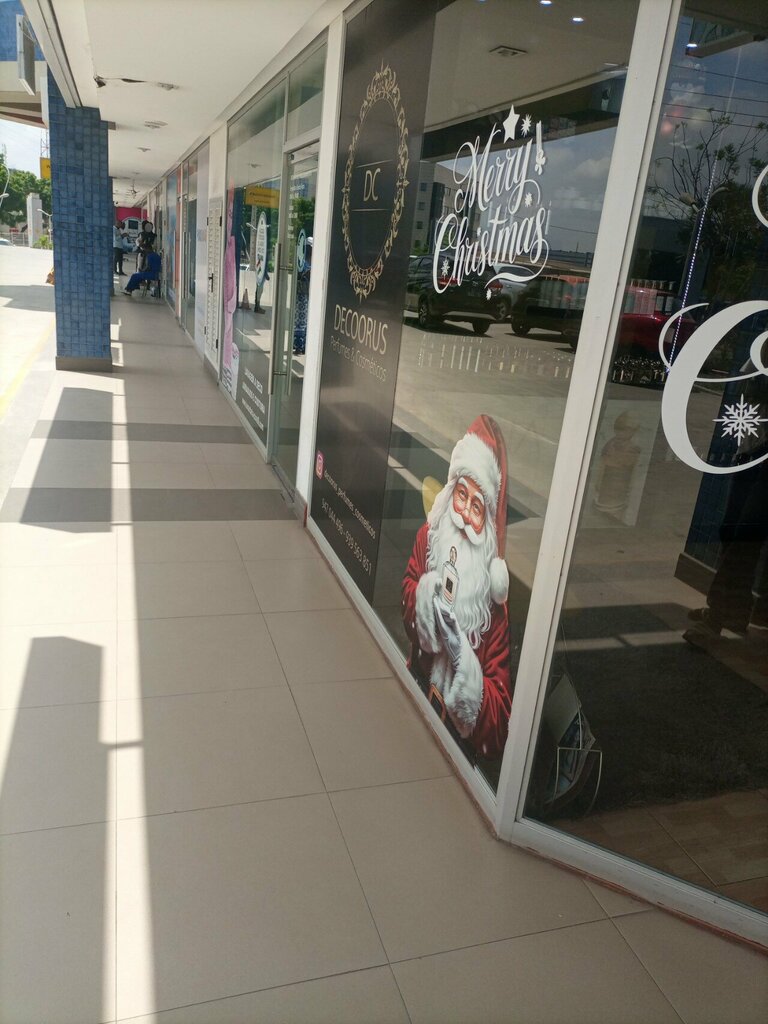 Perfume and cosmetics shop Decoorus, Loanda, photo