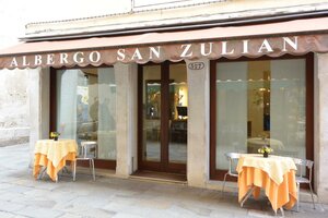 отель Hotel San Zulian 