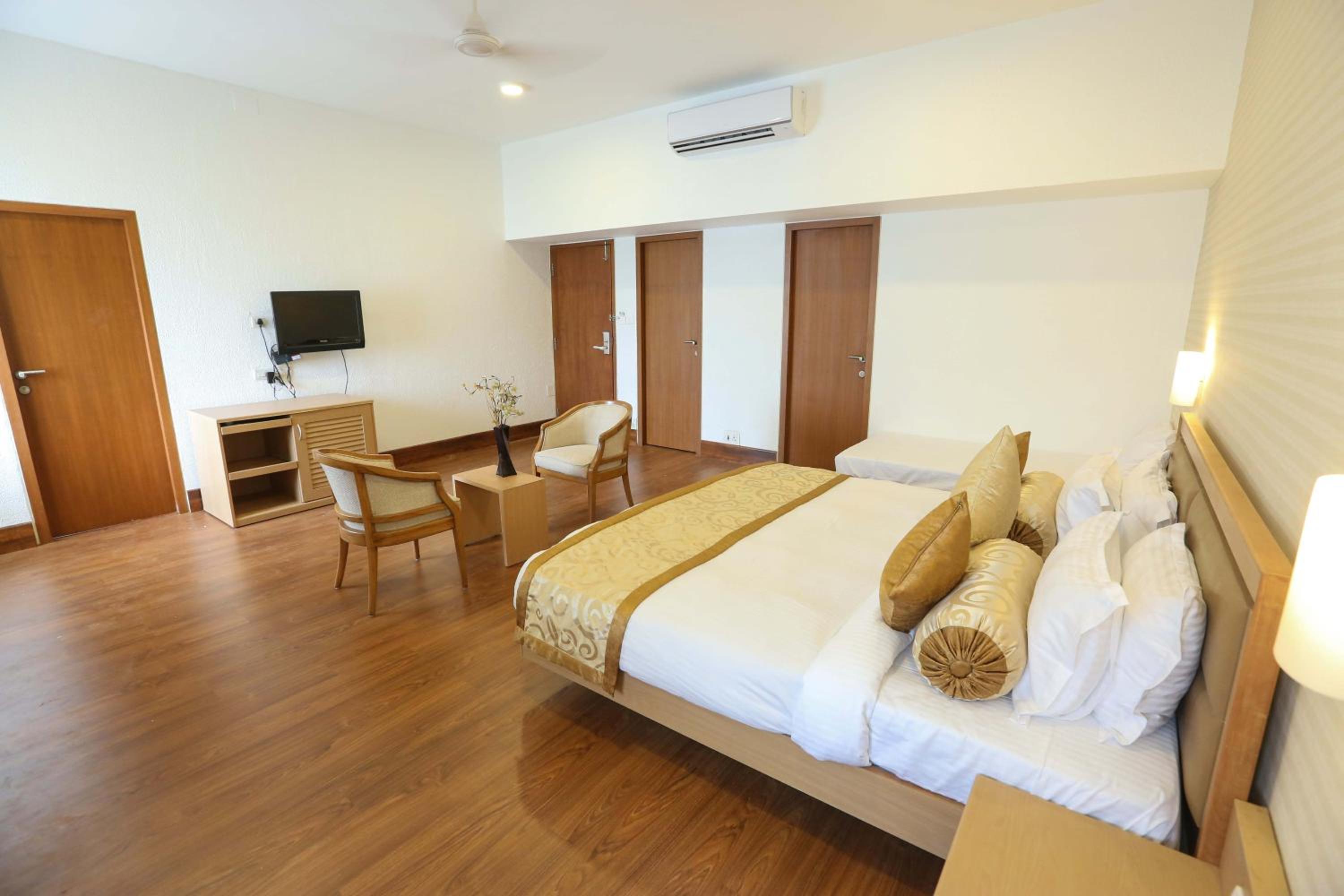 Фото Avenue 11 Boutique Residences