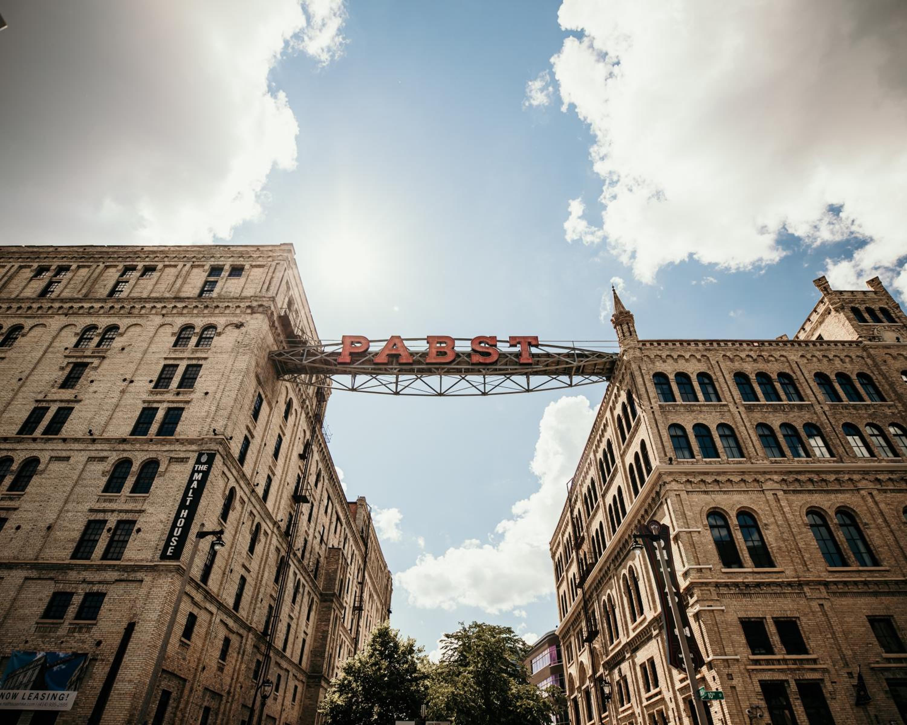 Фото The Brewhouse Inn & Suites