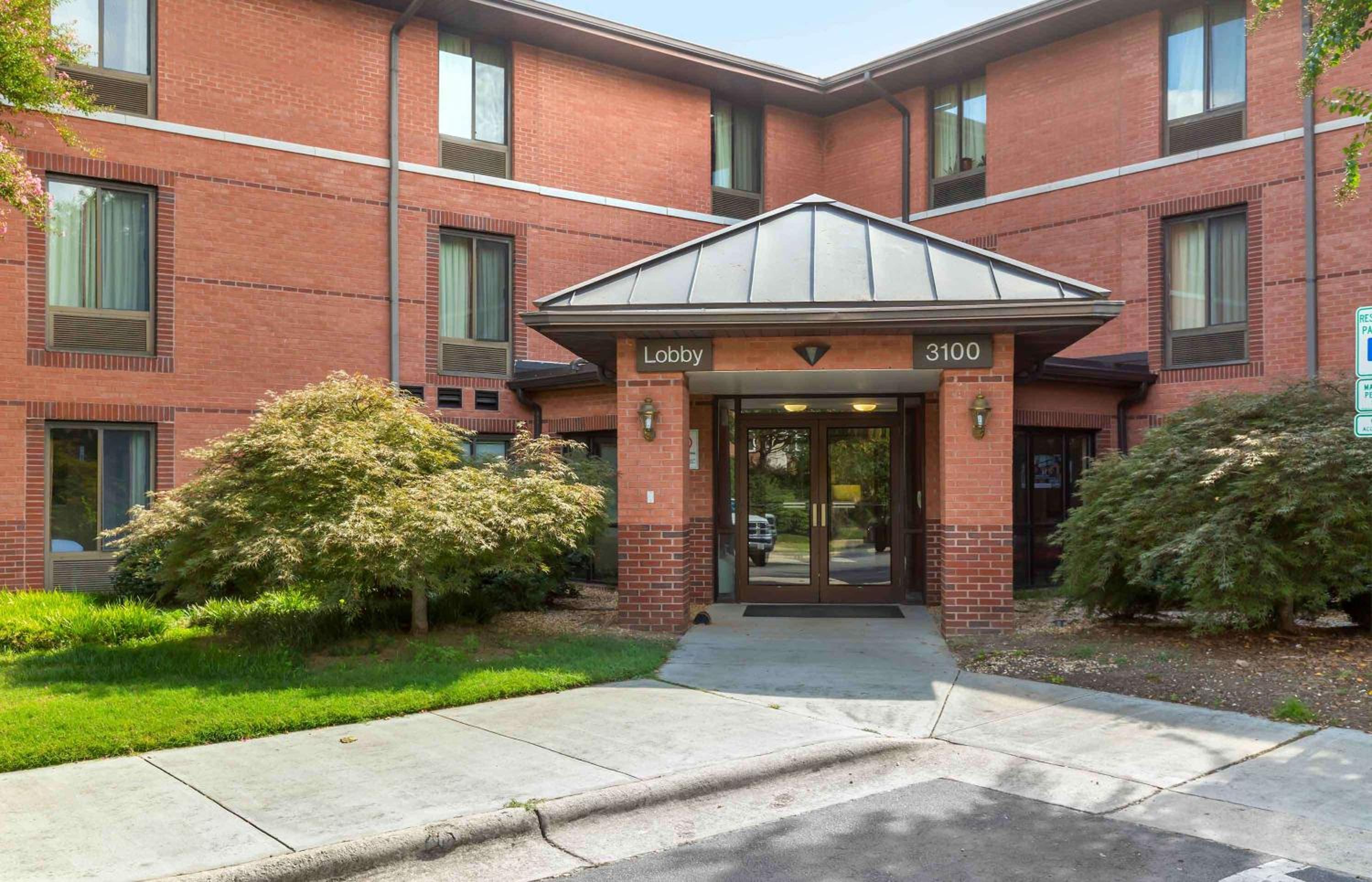 Фото Extended Stay America Suites Raleigh Cary Regency Parkway S