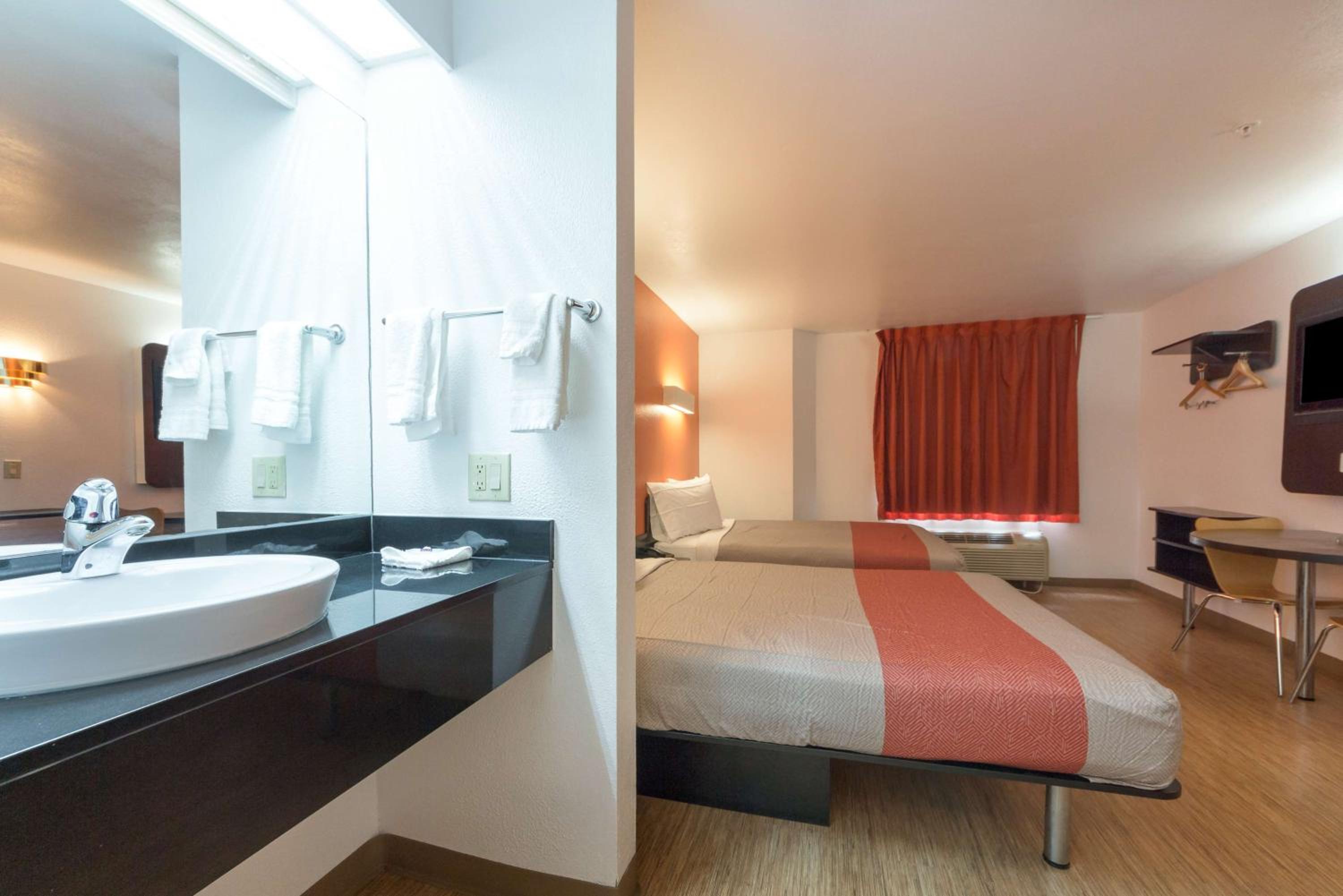 Фото Motel 6 Dallas, Tx - Northeast