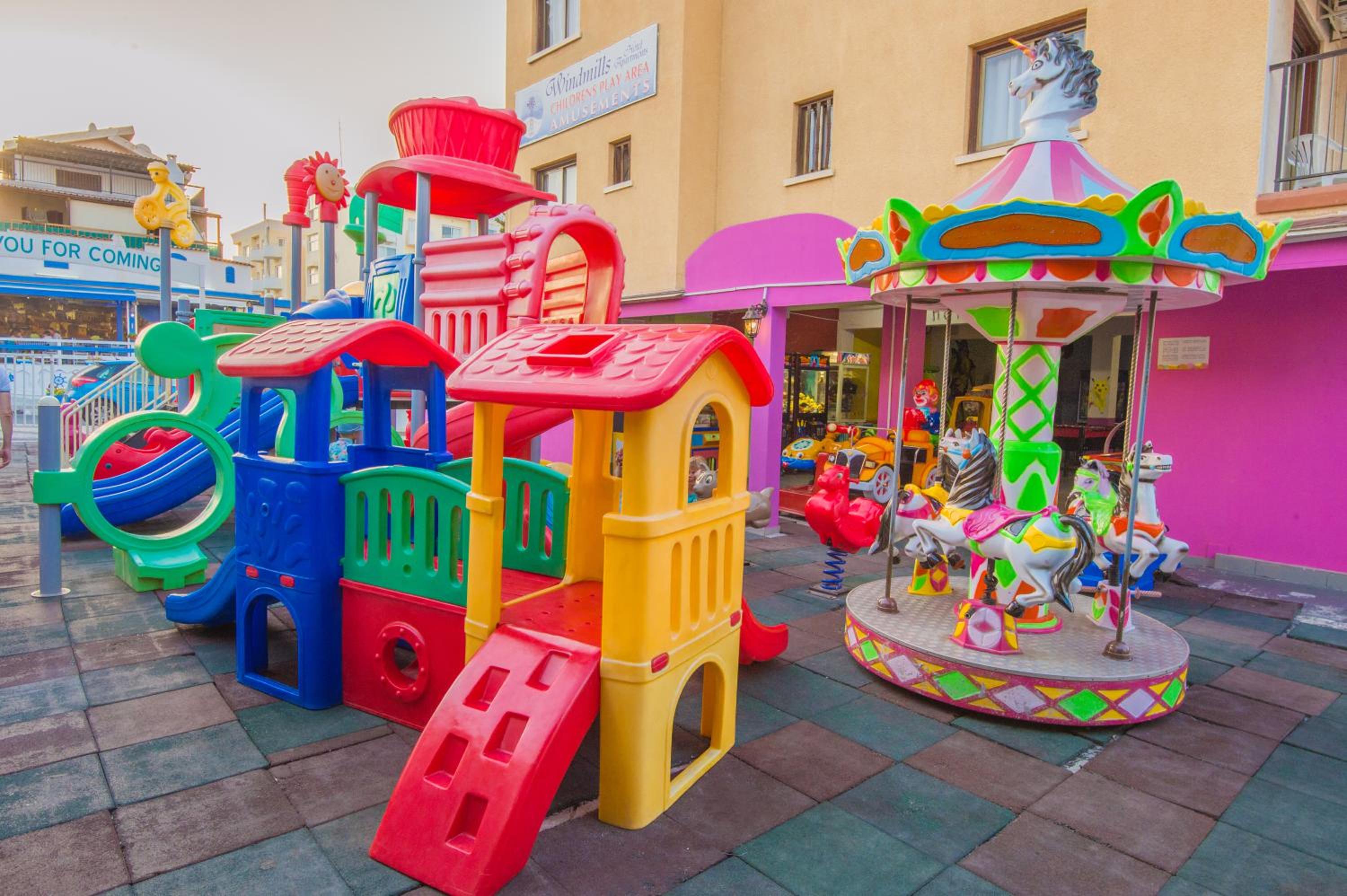 Фото Windmills Hotel Apartments