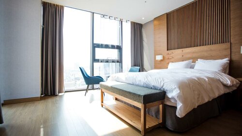 Гостиница J Square Hotel в Чинджу