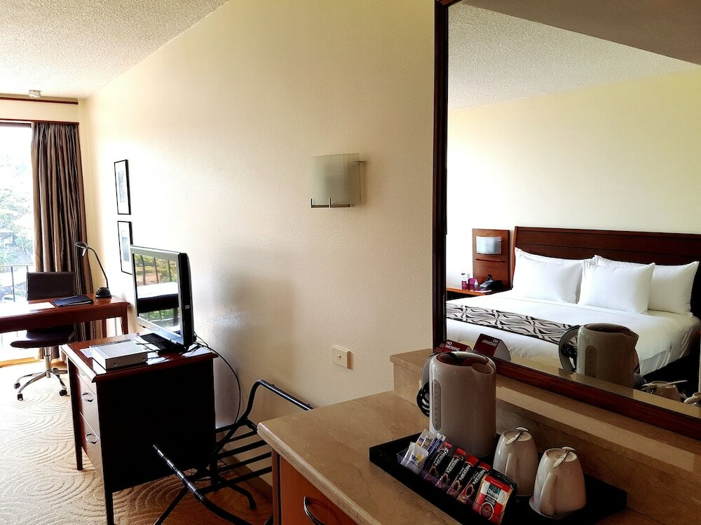 Фото Crown Hotel