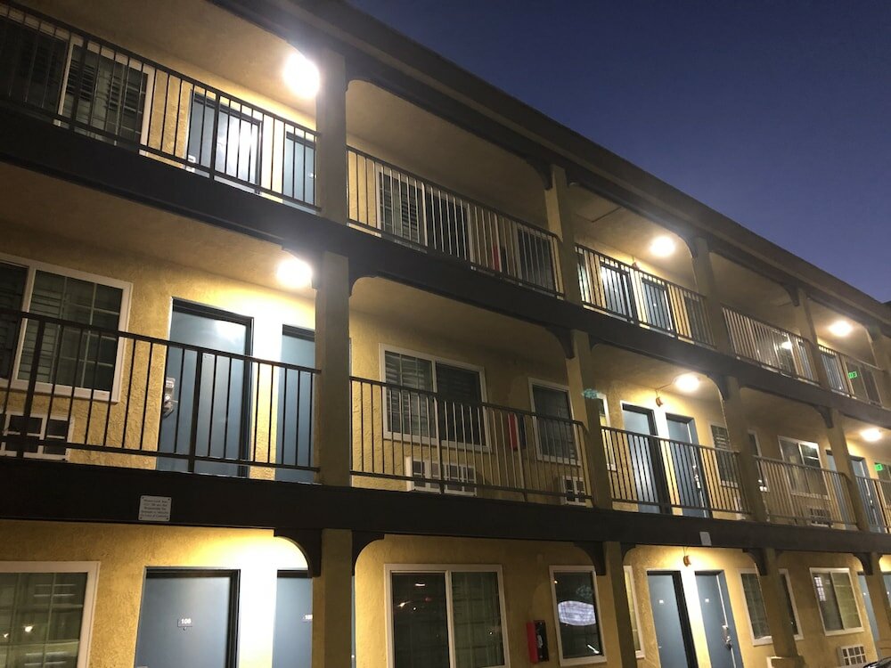 Фото Simply Home Inn & Suites