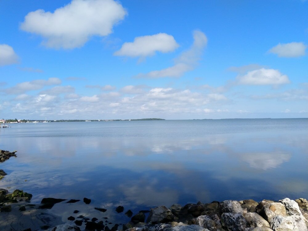 Фото The Red Hut Inn