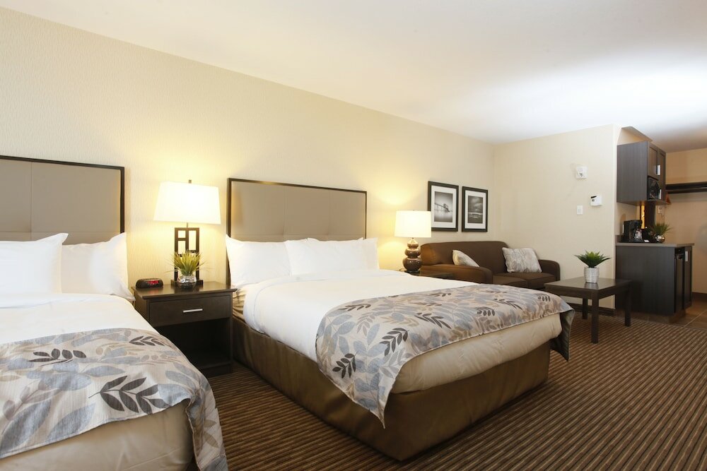 Фото Pomeroy Inn & Suites at Olds