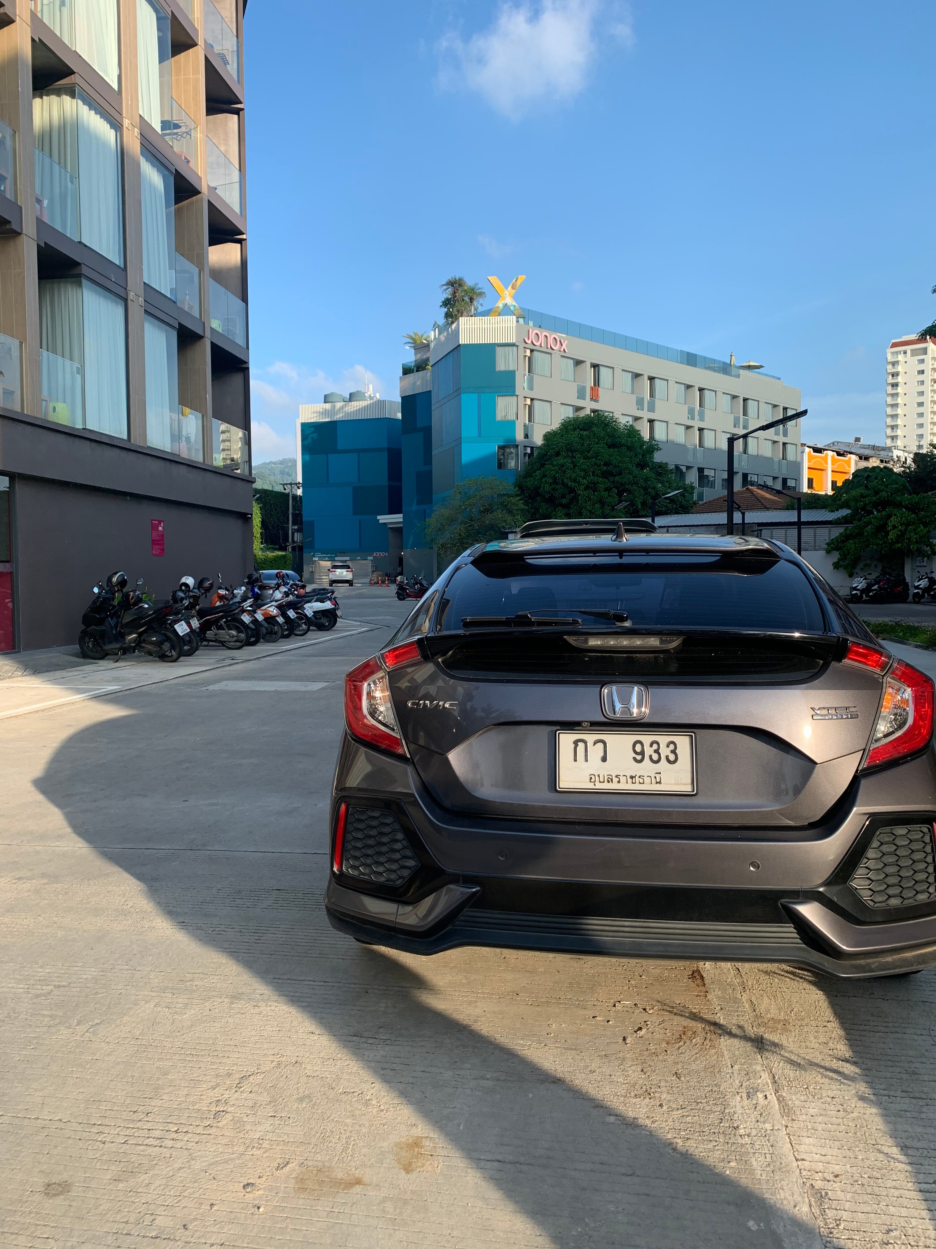 Фото JonoX Phuket Karon Hotel