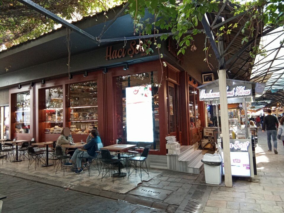 Hacı Şerif Meşhur Dondurmalı İrmik Helvası, pasta, şekerleme ve