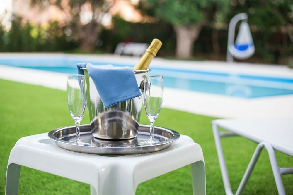 Фото Corina Suites and Apartments