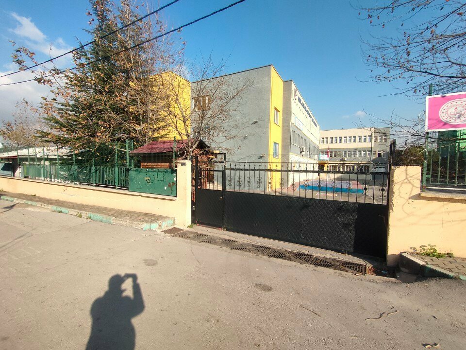 مدرسة ابتدائية Sehit Jandarma Er Selahattin Cirak Ilkokulu ، بورصة، صورة