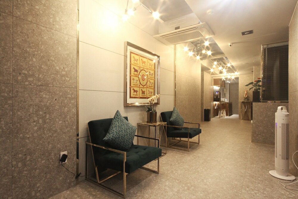 Фото Brown-Dot Seomyeon 1