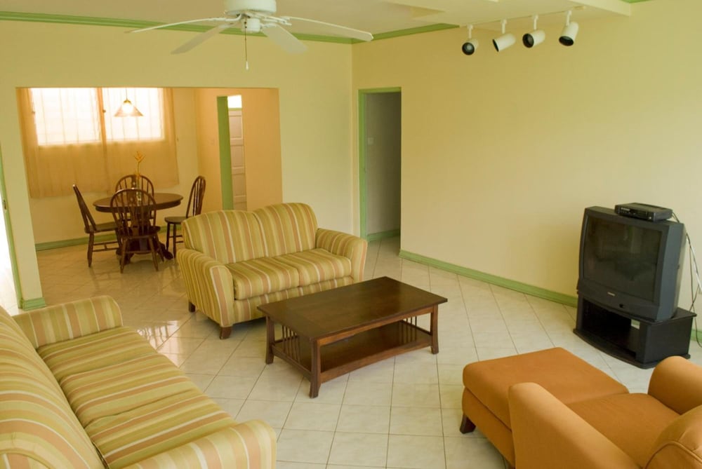 Фото The Mandeville Hotel