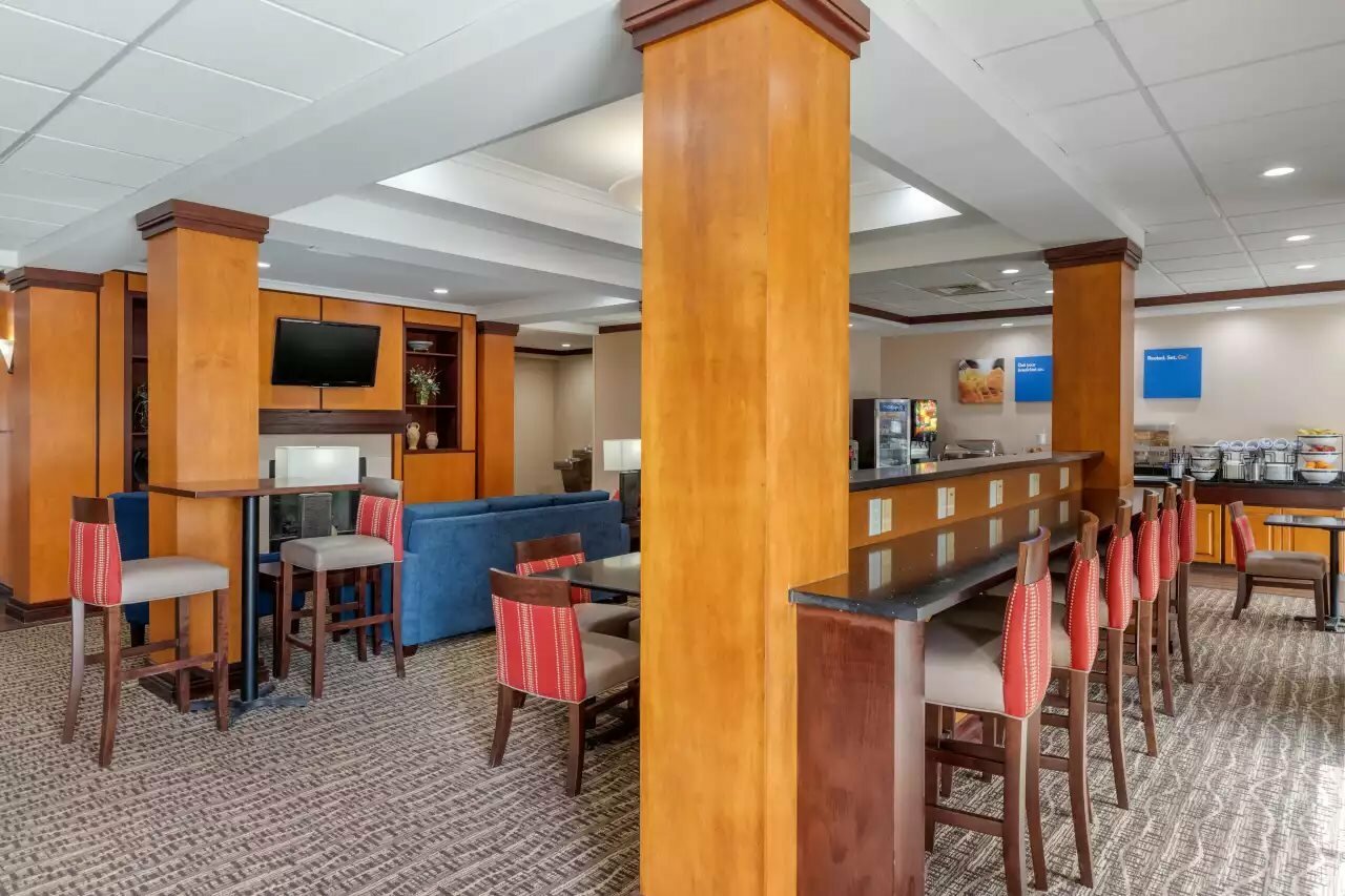 Фото Comfort Inn & Suites