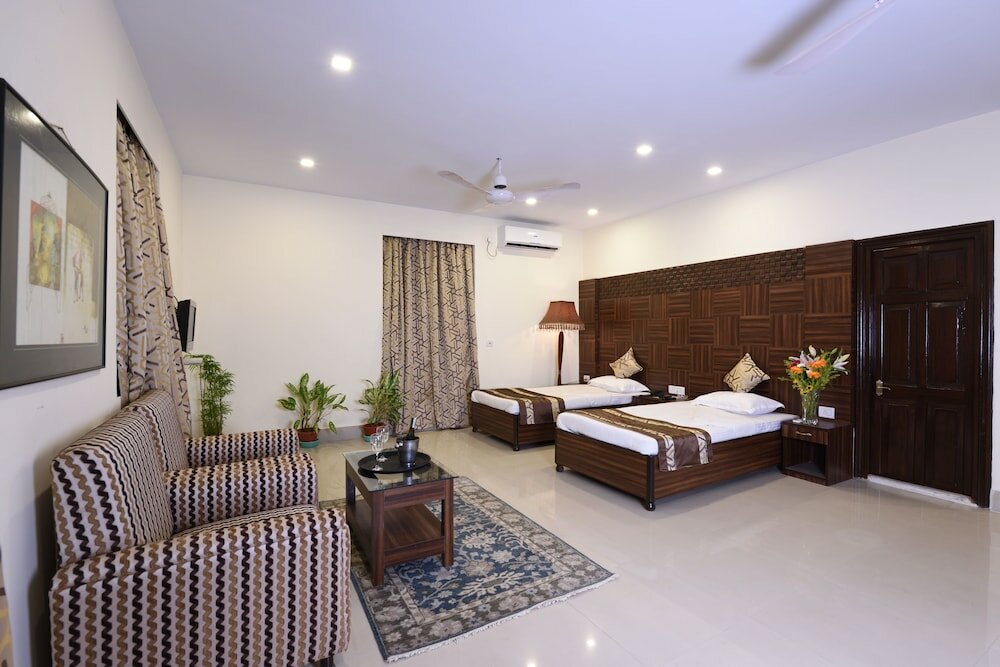 Фото Oyo 6760 Chowdhury Estate Premium