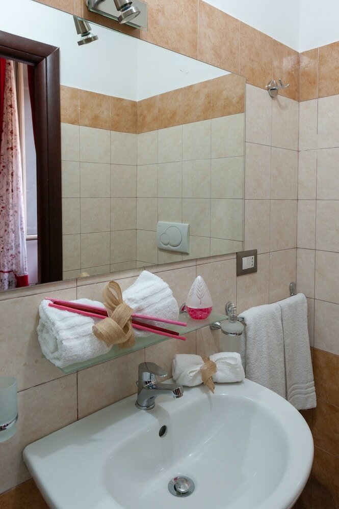 Фото Isabel Guest House