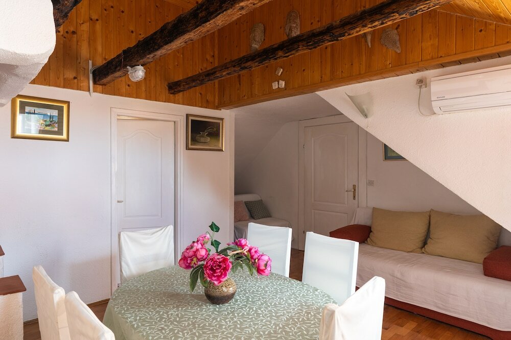 Фото Old Town Baroque Palace Accommodation