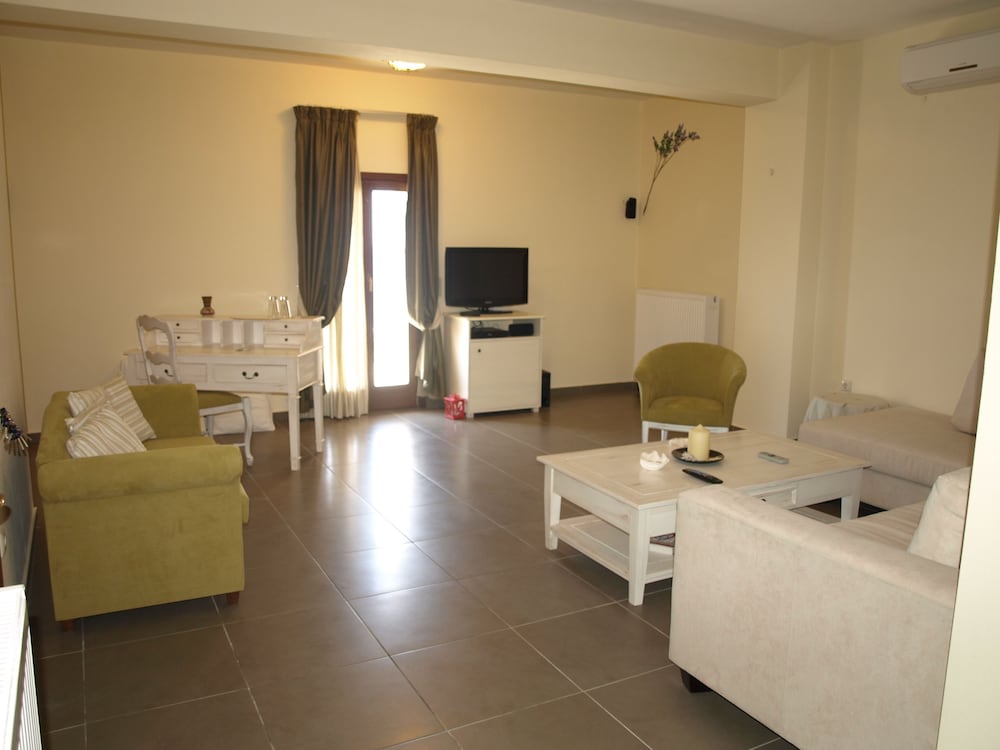 Фото Porto Mani Suites