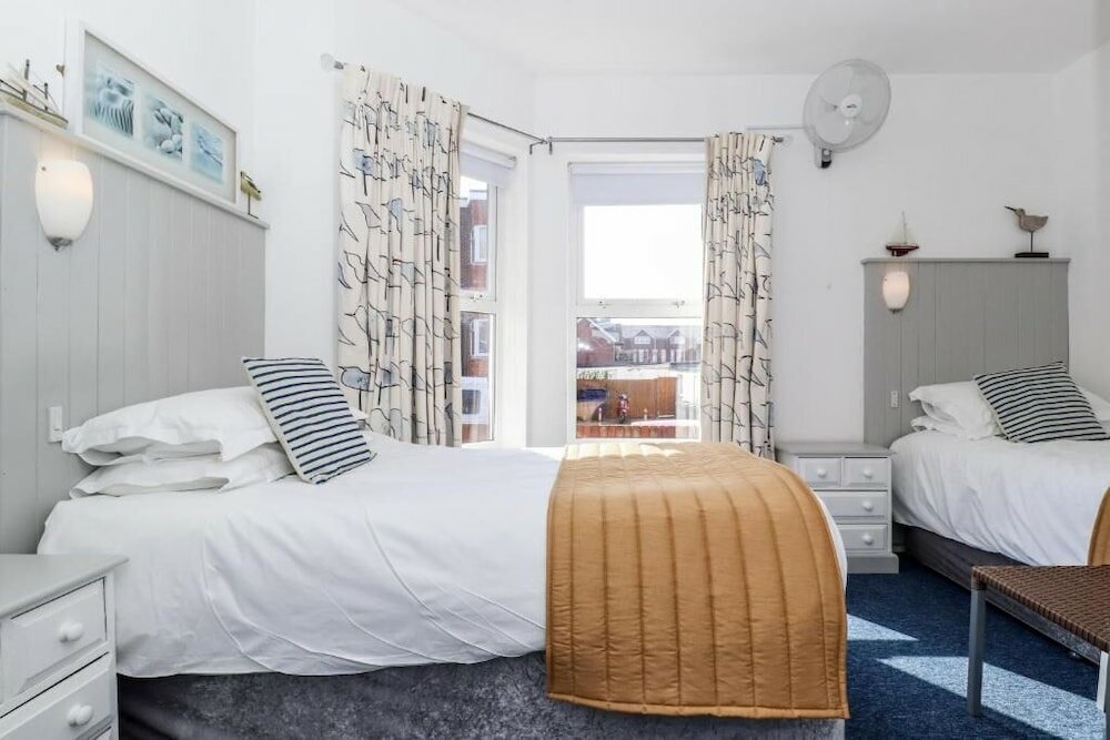 Фото The New England