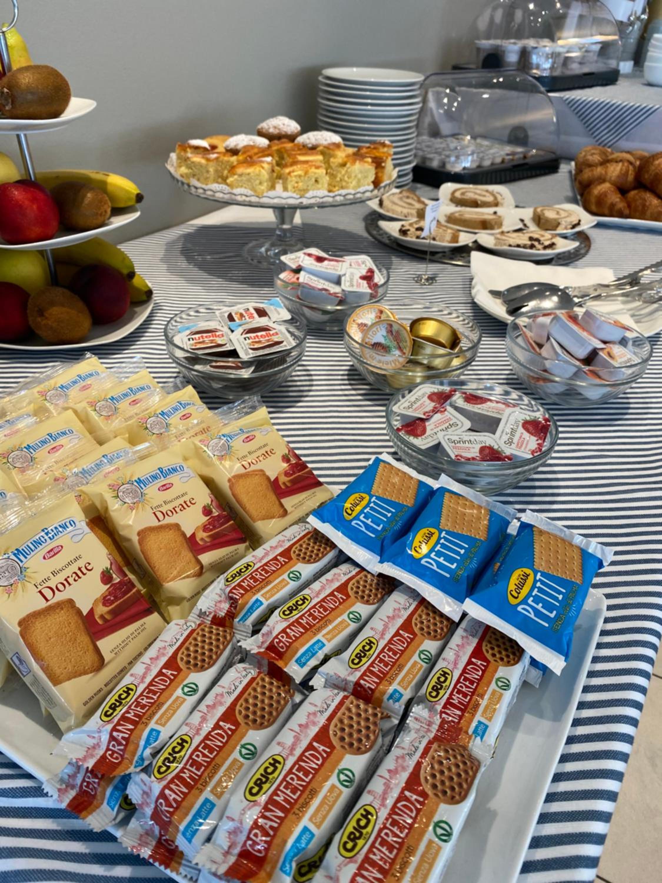 Фото Petit Hotel