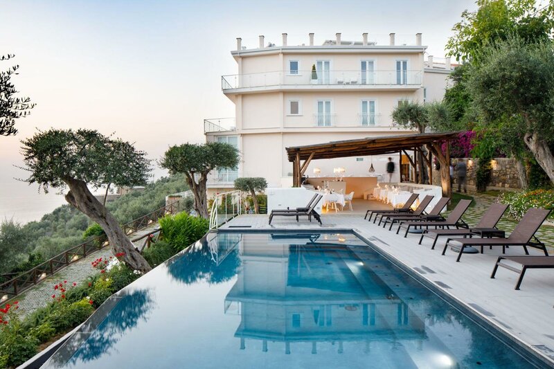 Гостиница Villa Fiorella Art Hotel в Масса-Лубренсе