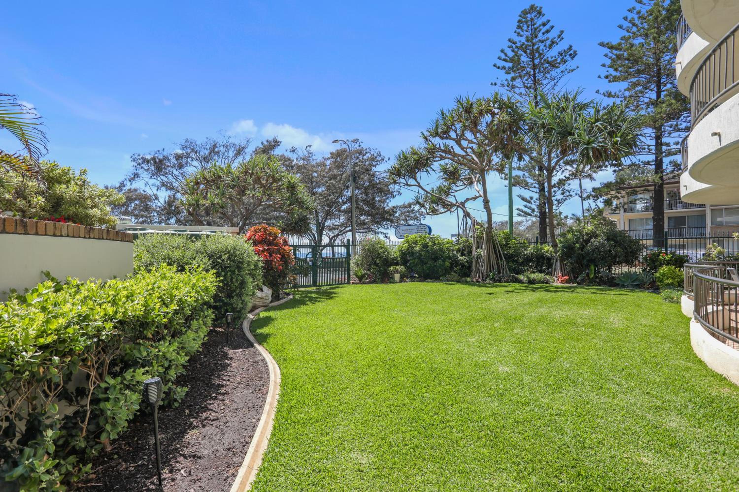 Фото Boulevard North Holiday Apartments