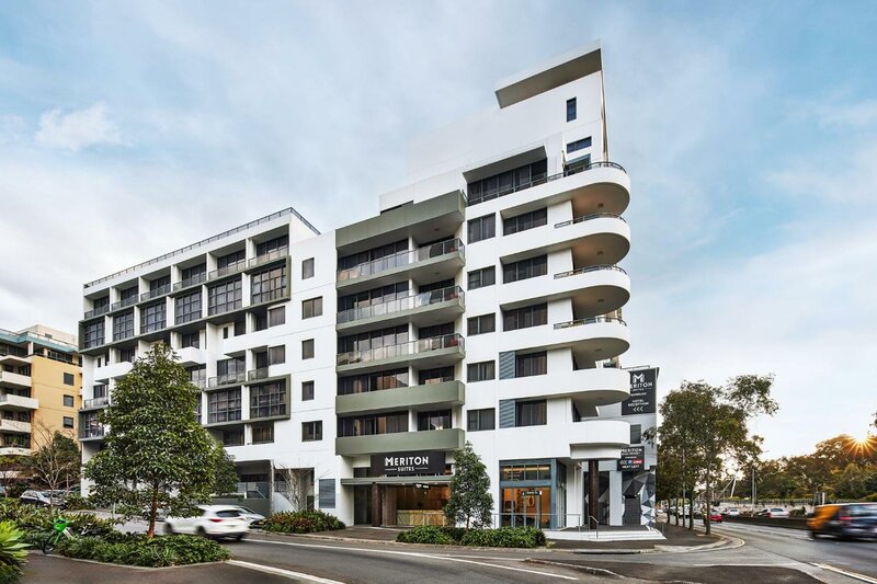 Гостиница Meriton Serviced Apartments-Danks Street Waterloo в Сиднее