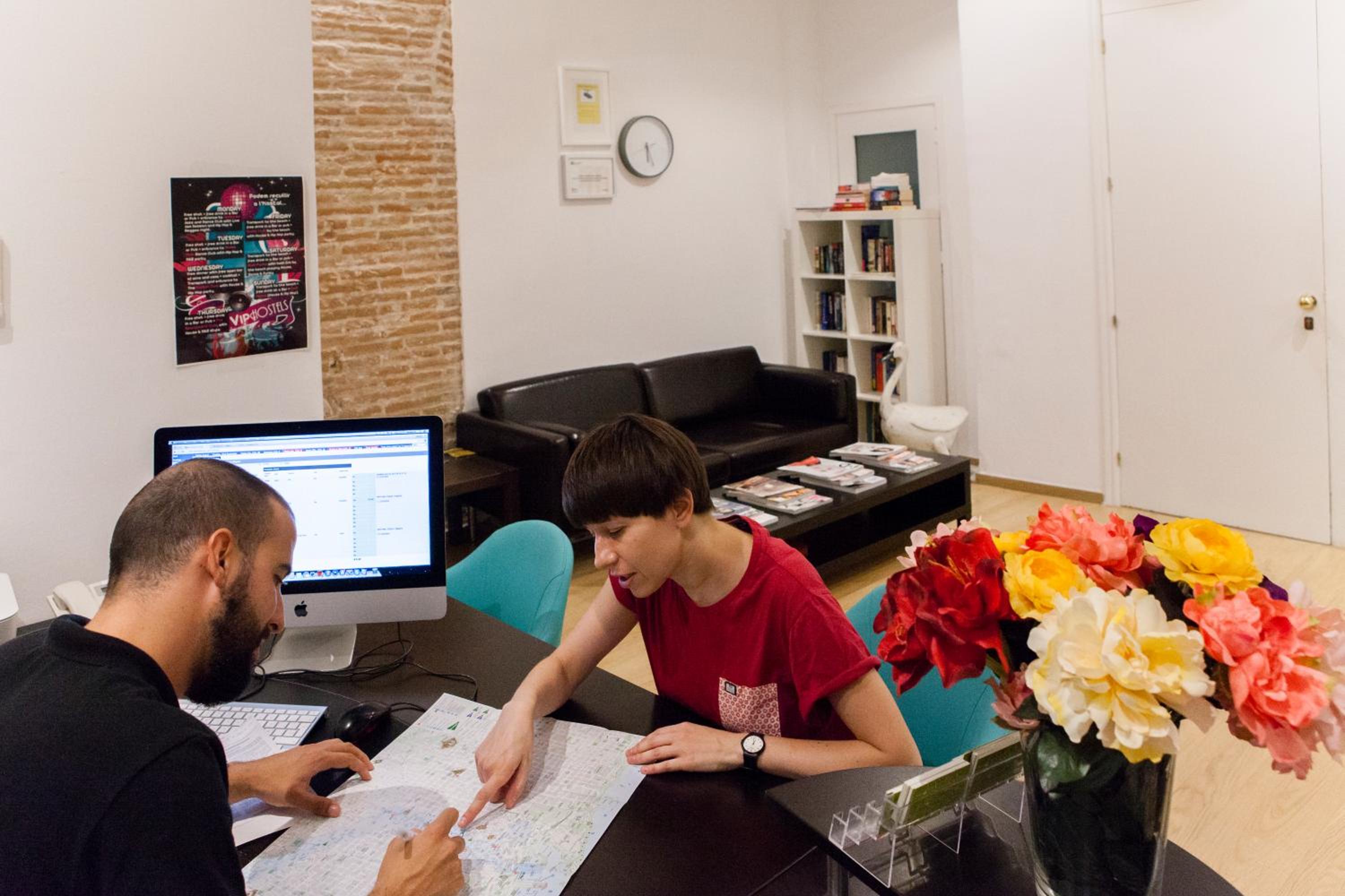 Фото Las Ramblas Pasaje Bacardi Apartments