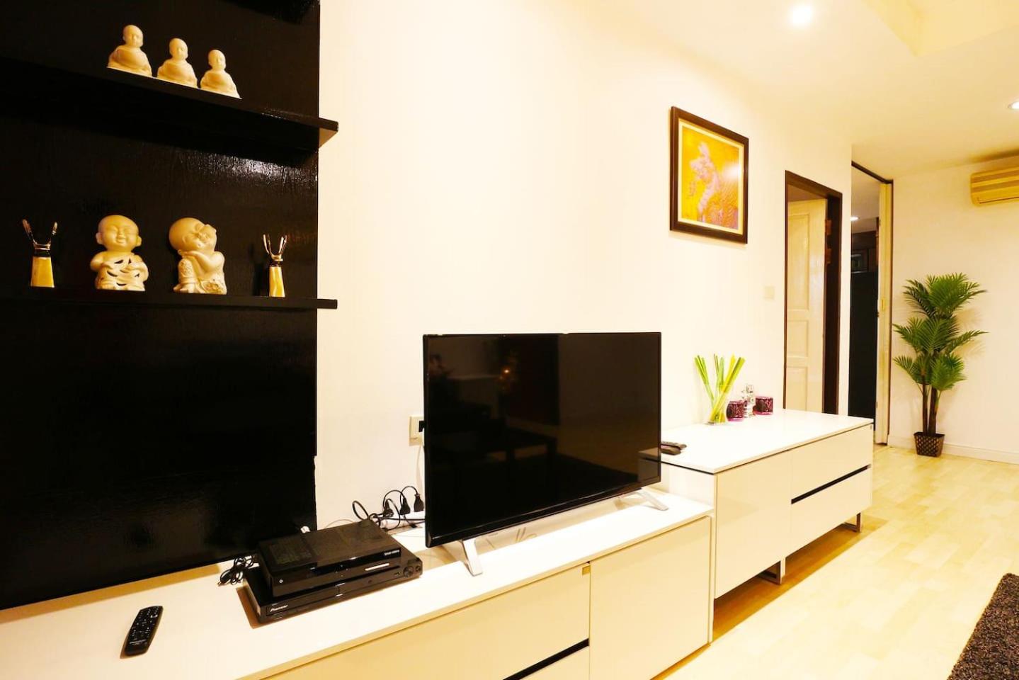 Фото Serena Sathorn Suites