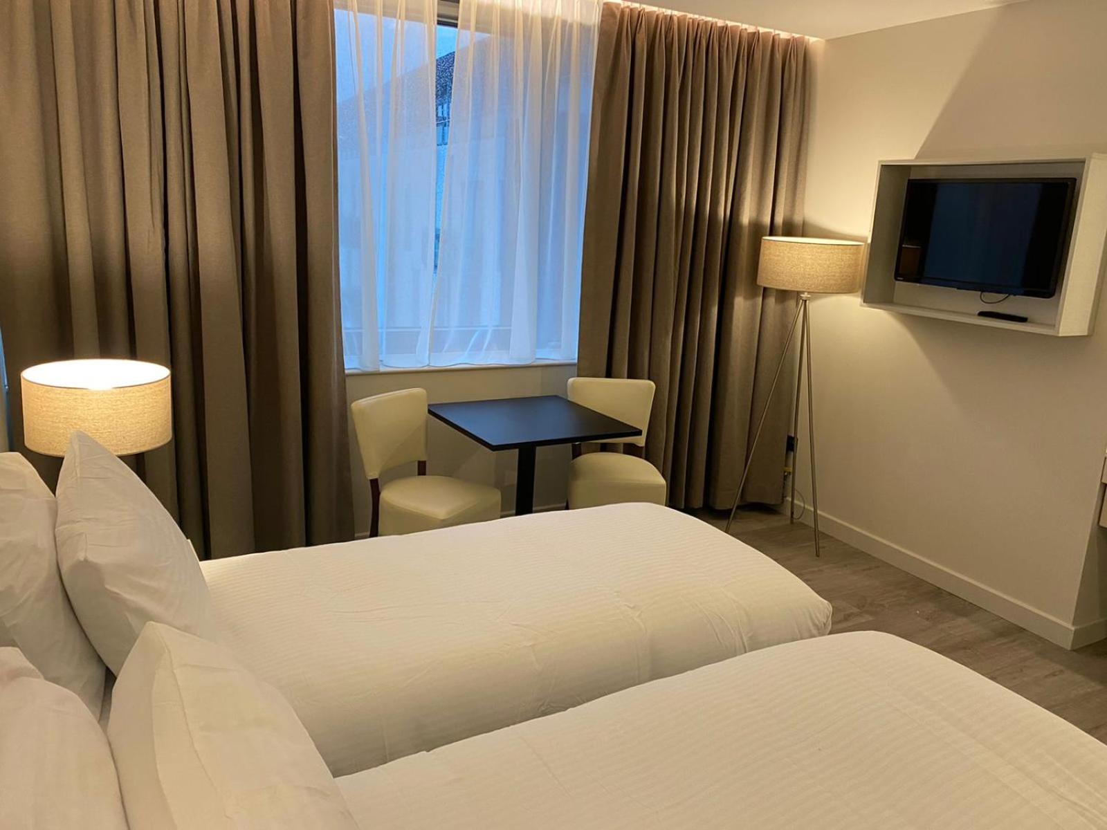 Фото Axiom Park Hotel