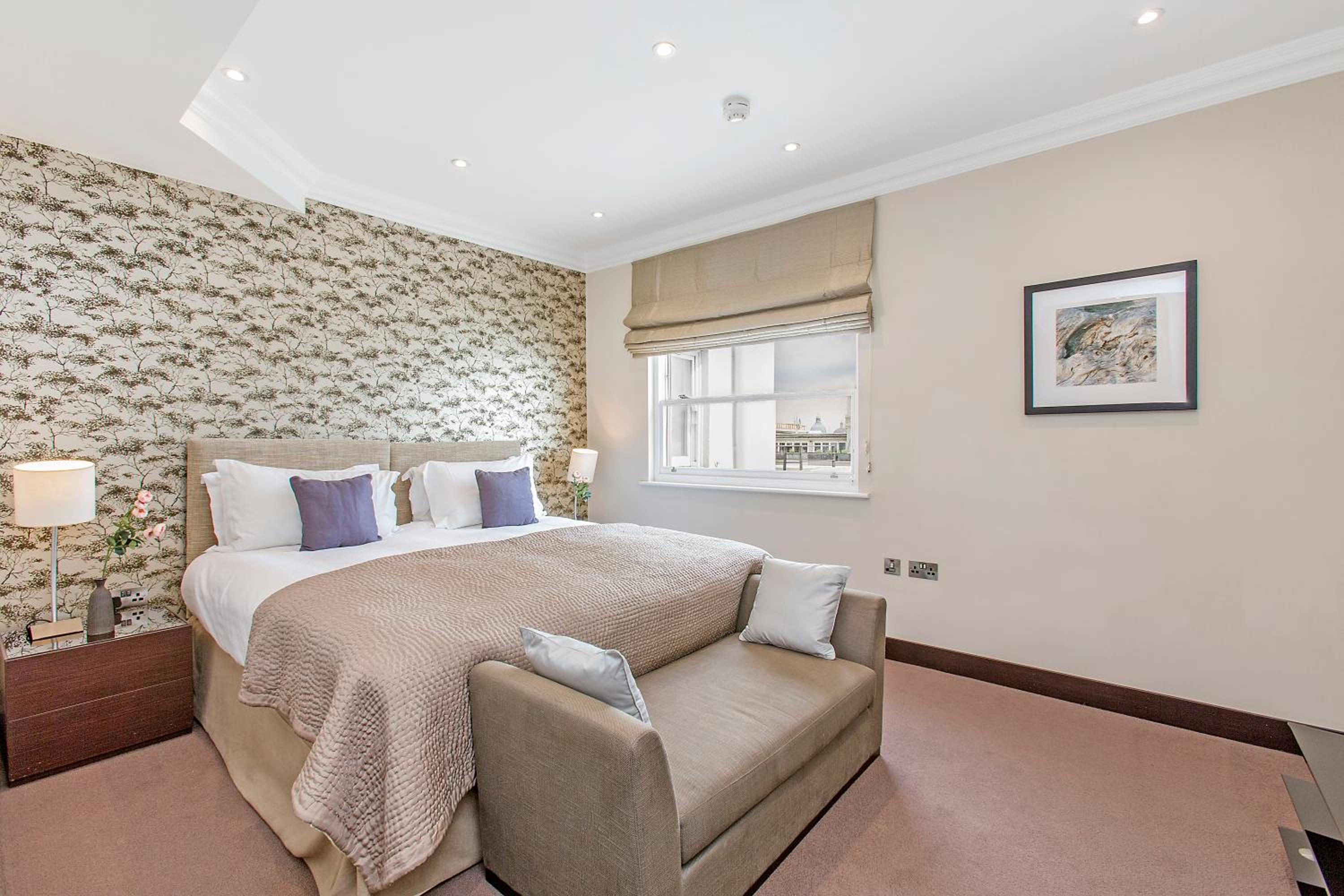 Фото 130 Queen's Gate Apartments