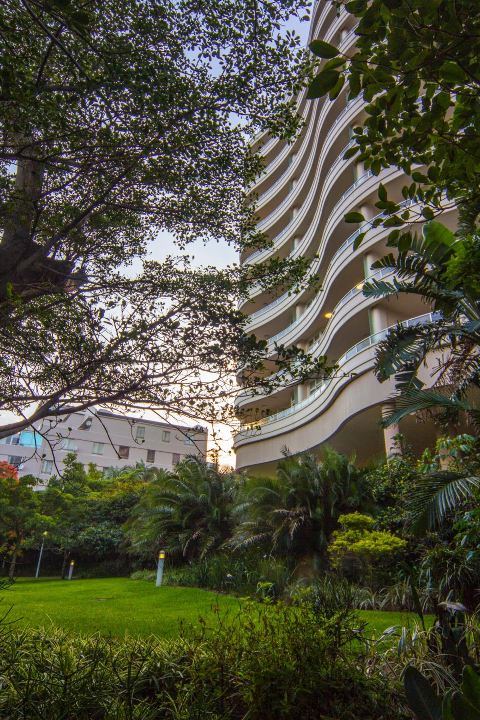 Фото 203 Oyster Quays