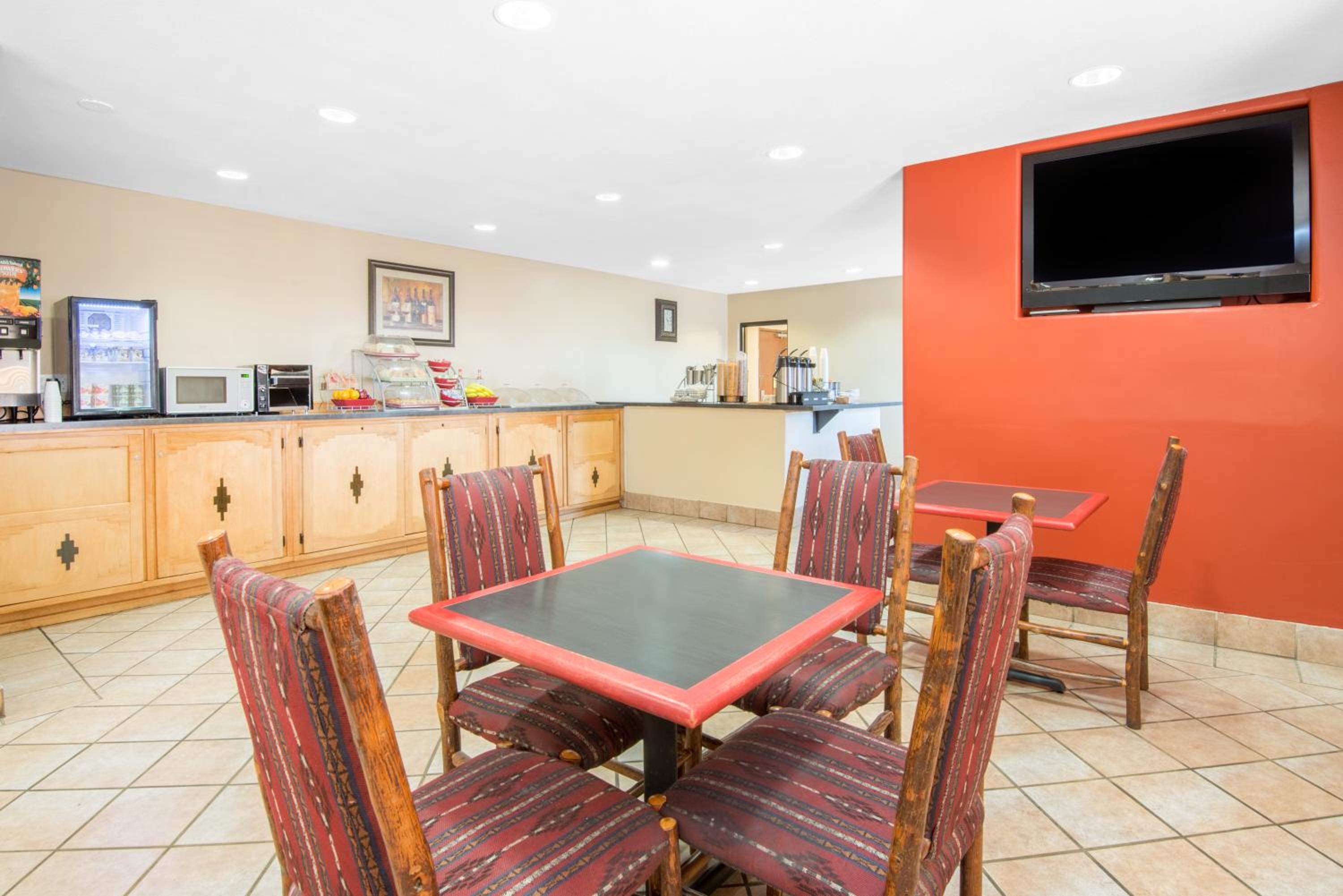 Фото Hawthorn Suites by Wyndham Albuquerque