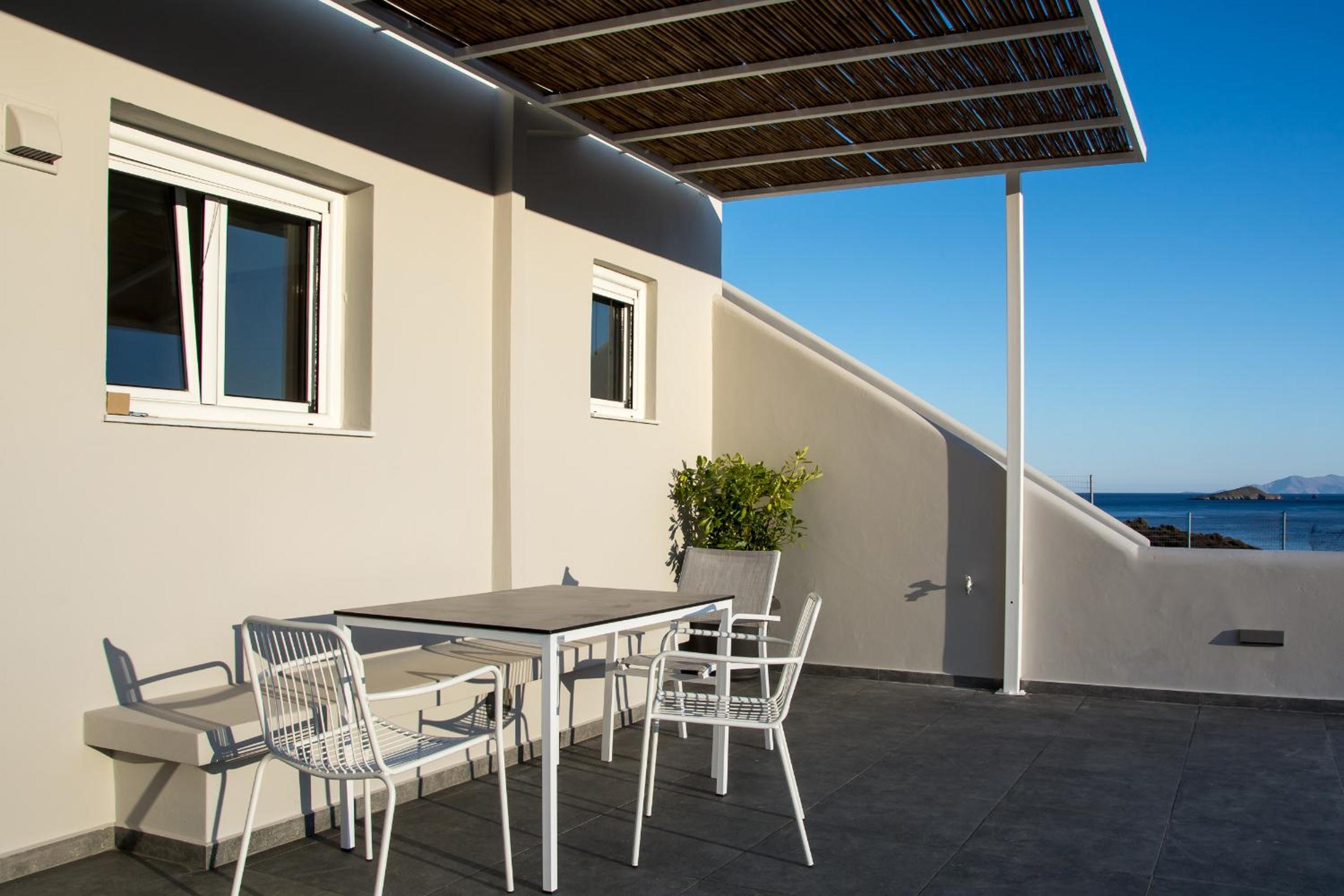 Фото Pharos Apartments