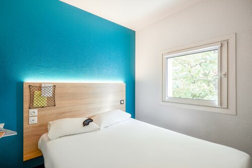 Гостиница HotelF1 Antibes Sophia Antipolis в Вальбонне