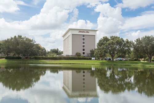 Гостиница Hampton Inn Orlando-International Airport в Орландо