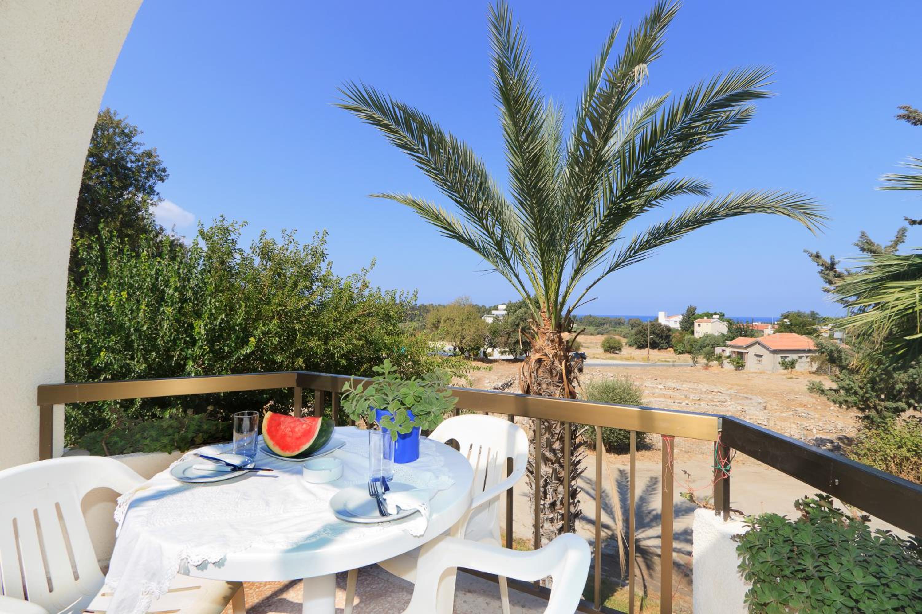 Фото Follow The Sun