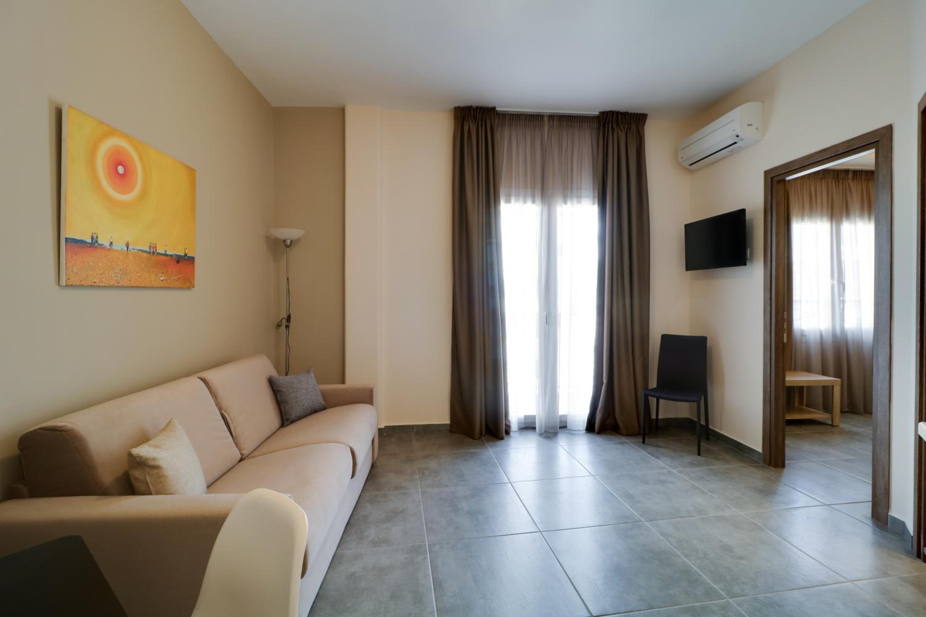Фото Athens Comfort Suites And Apartments