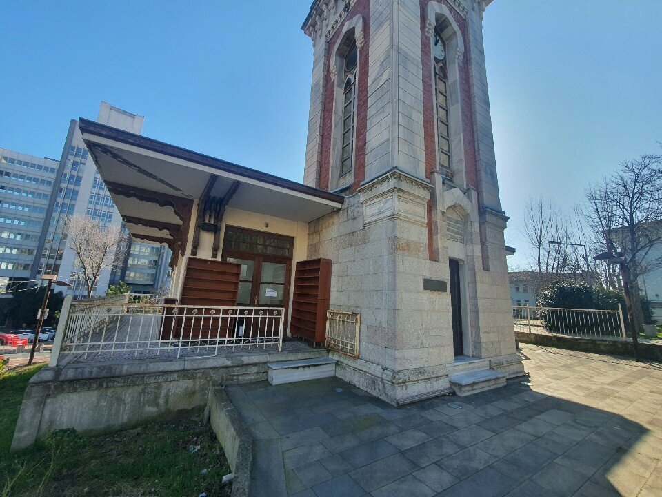مسجد Şişli Etfal Hospital Clock Tower and Mosque ، اسطنبول، صورة