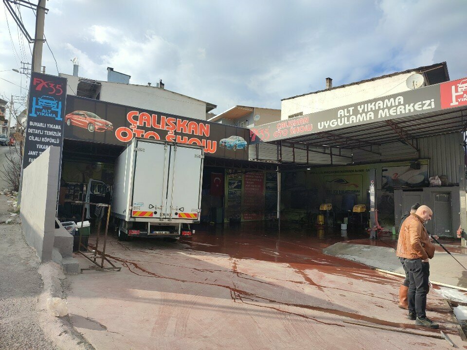 Car wash Caliskan Auto Show, Izmir, photo