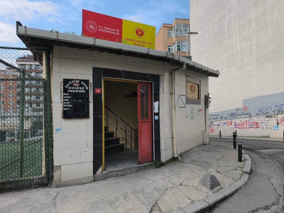 نادي رياضي، مجموعة Sports Club Taksim Halı Saha ، اسطنبول، صورة