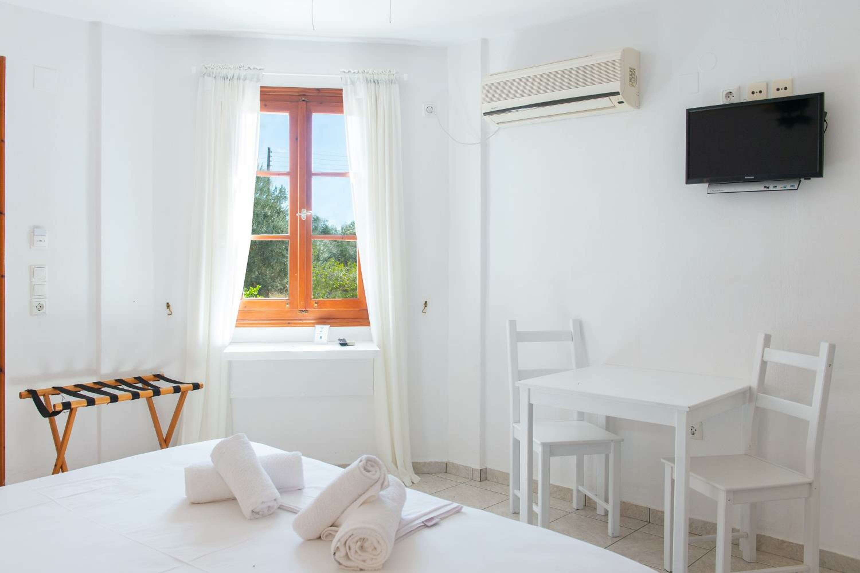 Фото Blue Fish Apartments