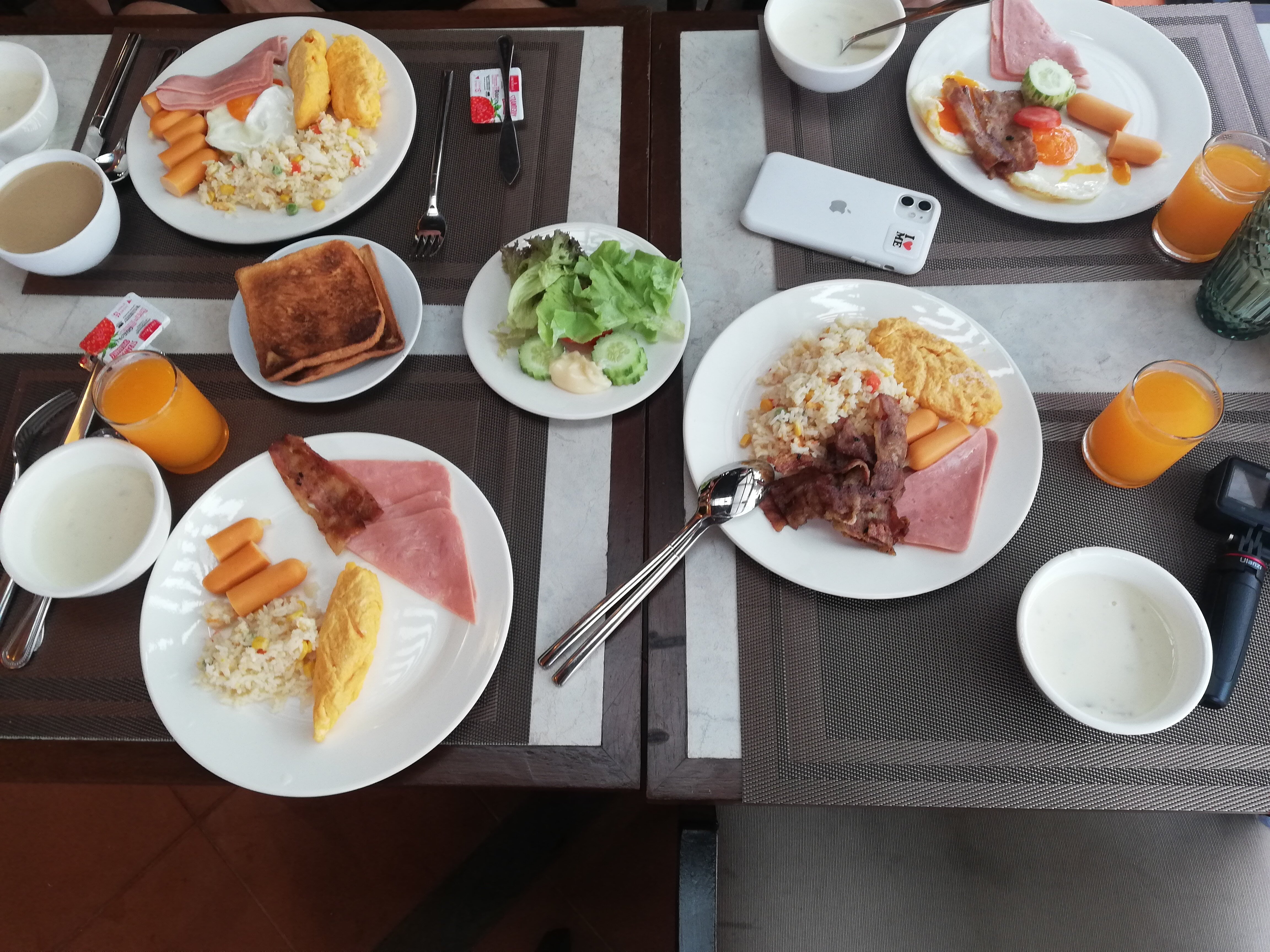 Фото Rattana Karon Beach Hotel