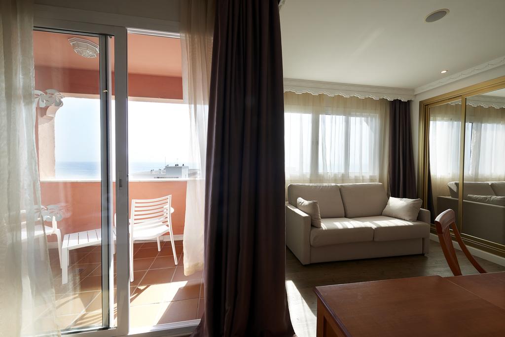 Фото Hotel Fénix Torremolinos - Adults Only Recommended