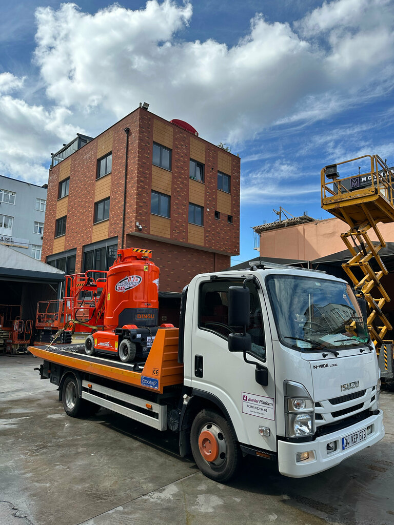 Trucks Ayhanlar Platform, Istanbul, photo