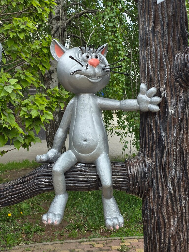 Genre sculpture The Kitten from Lizyukov street, Voronezh, photo