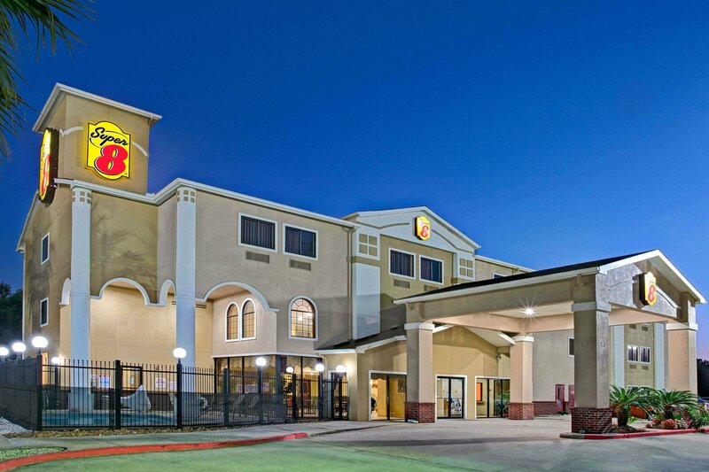 Гостиница Super 8 by Wyndham Intercontinental Houston Tx