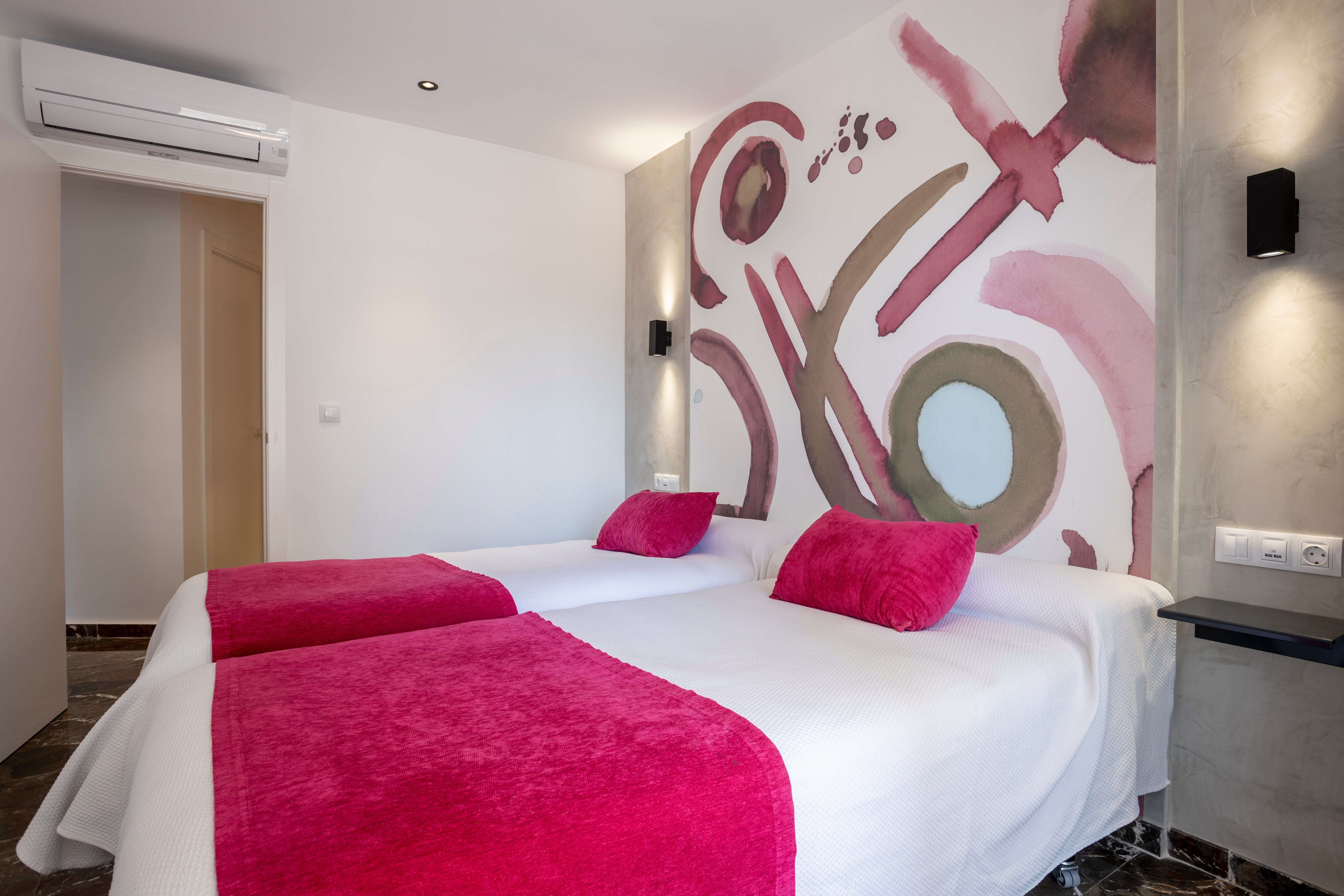 Фото Apartamentos San Jaime Center Suites