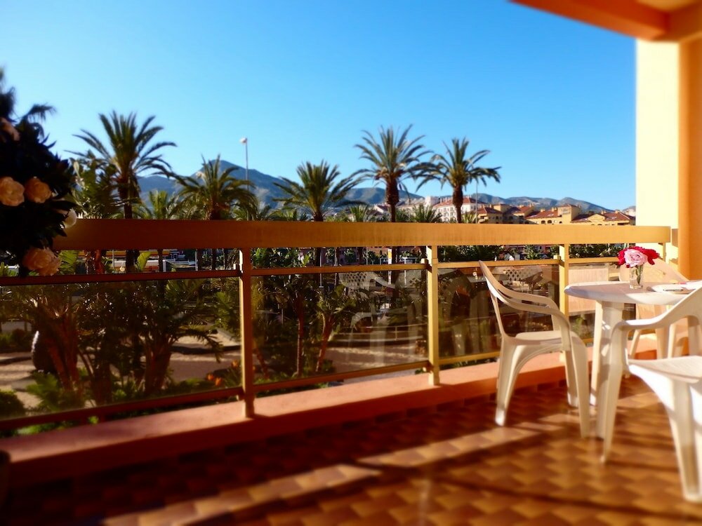 Фото Waterfront Hotel Sunset Beach Apartment